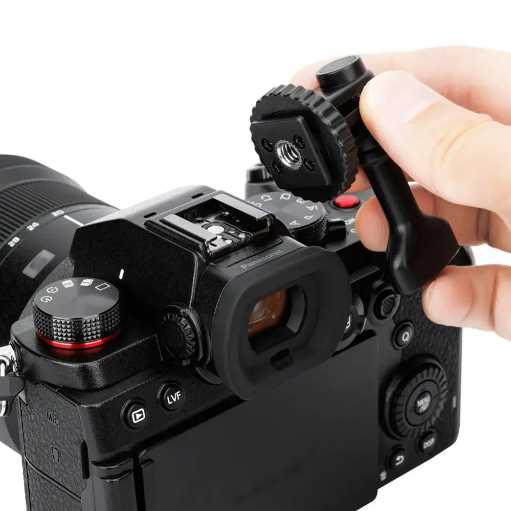  JJC adapter for å feste actionkameraer til blitssko og 1/4-tommers gjenge Rask levering fra Sverige.