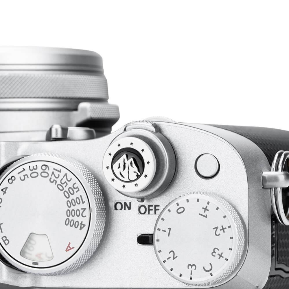  JJC SRB-F11 Avtrekkerknapp – Sølv med fjellmotiv og stjerner Rask levering fra Sverige.