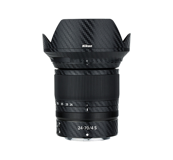 Kiwifotos Kiwifotos Skin for Nikon NIKKOR Z 24-70mm f/4 S - Svart karbonfiberfilm