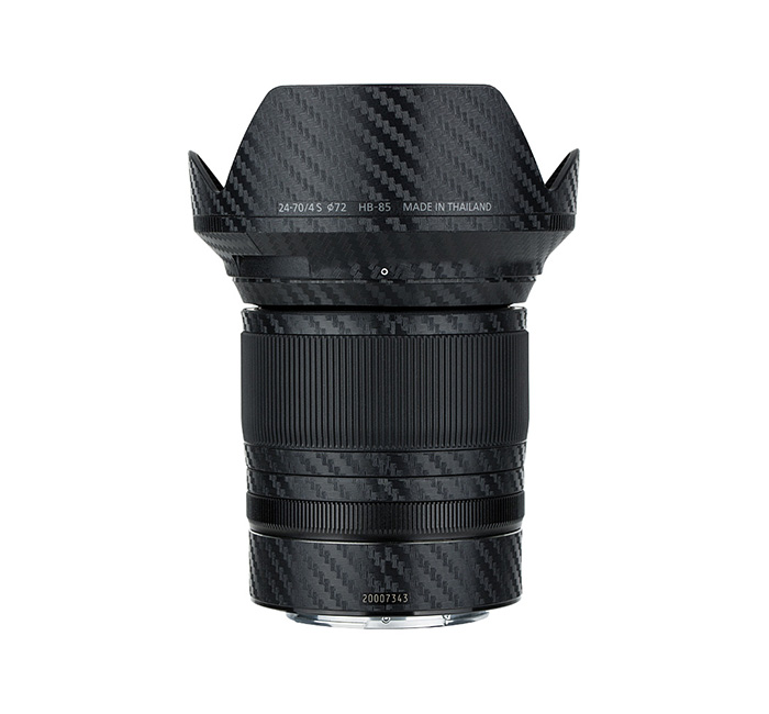 Kiwifotos Kiwifotos Skin for Nikon NIKKOR Z 24-70mm f/4 S - Svart karbonfiberfilm