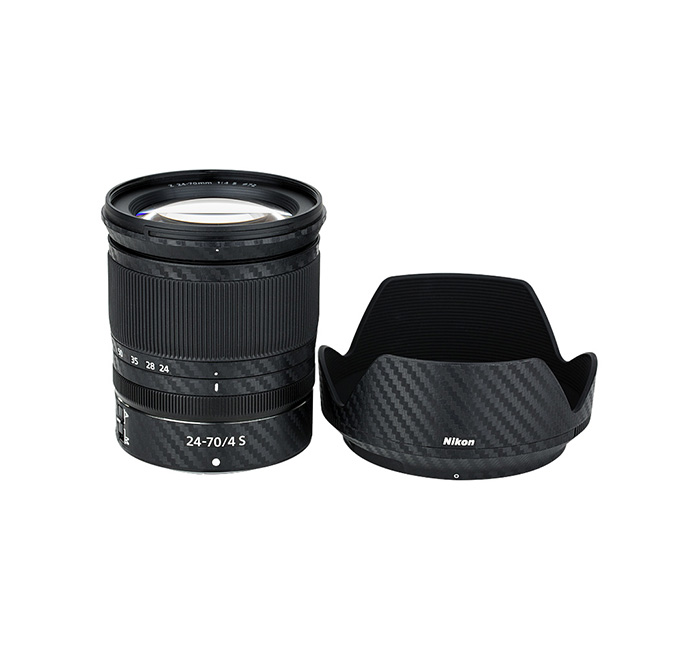 Kiwifotos Kiwifotos Skin for Nikon NIKKOR Z 24-70mm f/4 S - Svart karbonfiberfilm