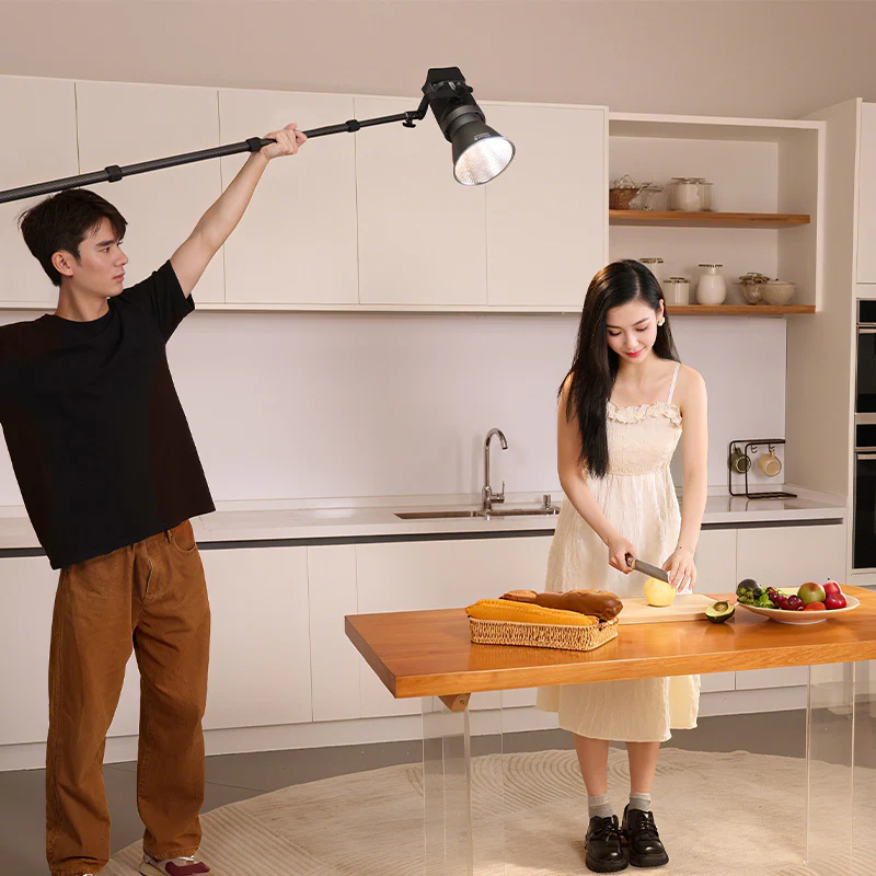  Ulanzi T230 – portabelt lysstativ i karbonfiber 230 cm med vendbare ben Rask levering fra Sverige.